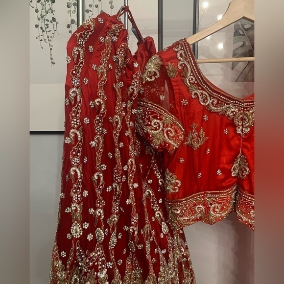 Luxury  Bridal Pakistani/ Indian Lehenga w Dupatta - Picture 3 of 8